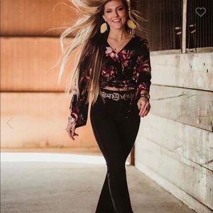 Cropped belle sleeve floral top